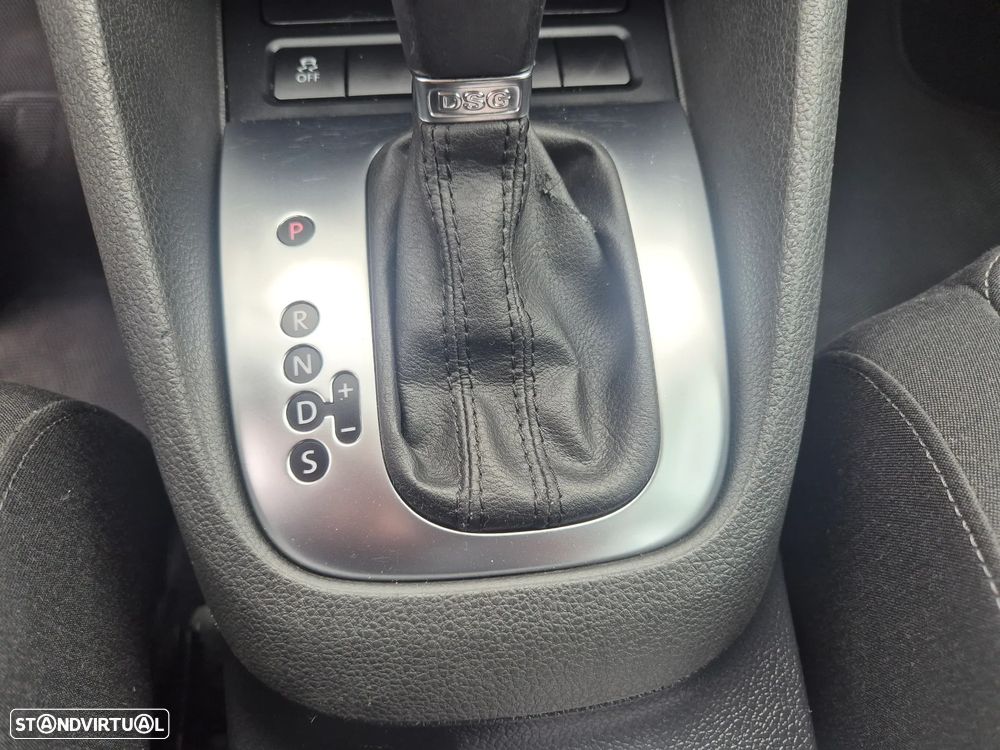 VW Golf 1.6 TDi Highline DSG - 22