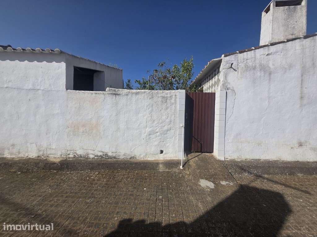 Moradia T2 com Quintal entre Reguengos de Monsaraz e a Praia Fluvia... - Grande imagem: 2/24