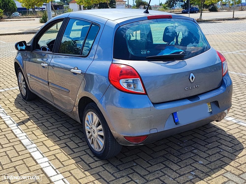 Renault Clio 1.2 16V Confort - 1