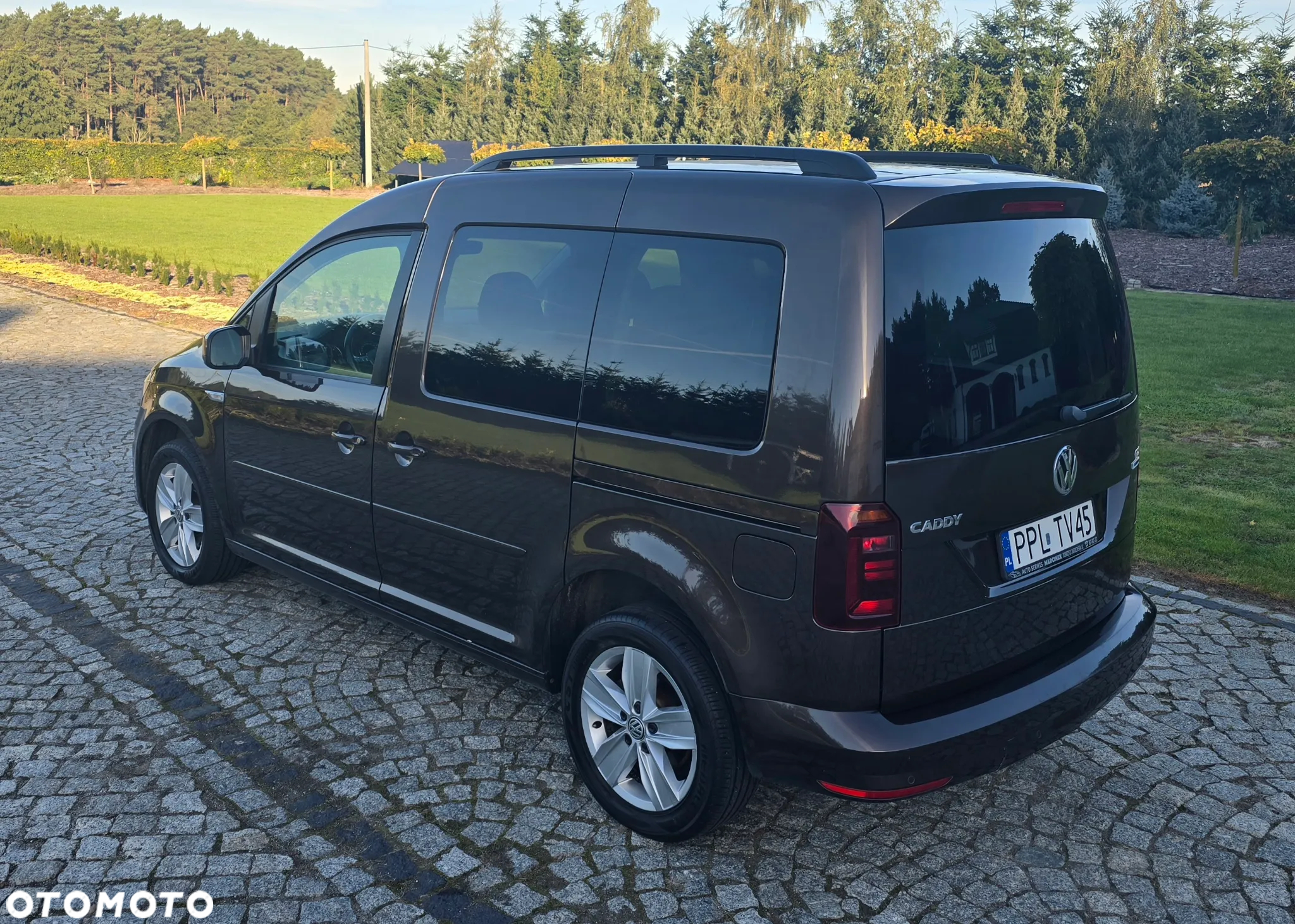 Volkswagen Caddy 2.0 TDI Comfortline DSG - 4