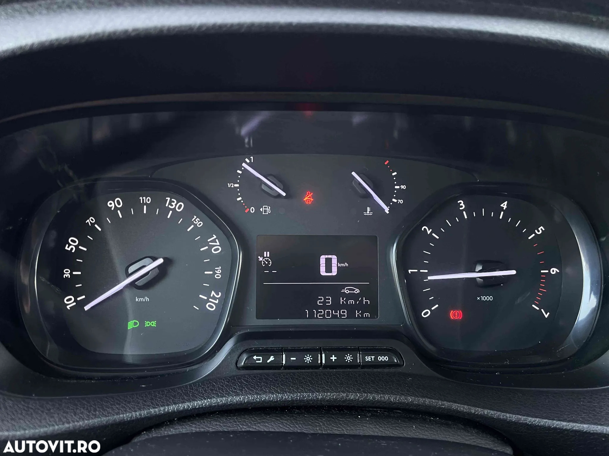 Opel Vivaro - 8