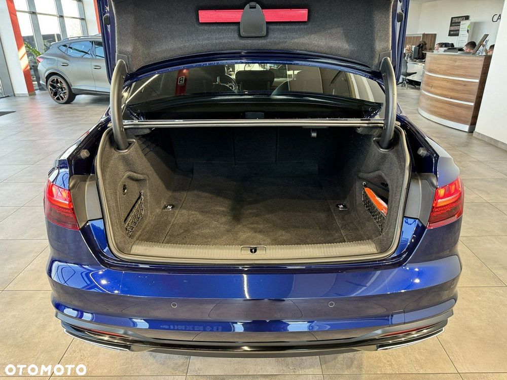 Audi A4 Limousine - 10