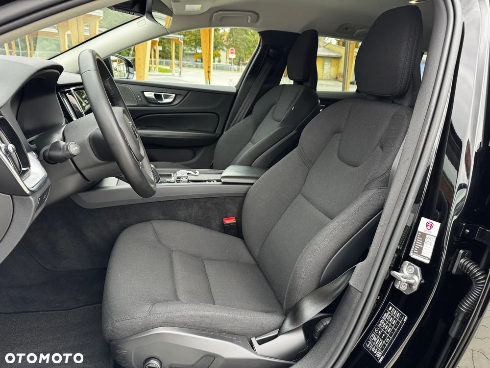 Volvo V60 B4 B DKG Momentum - 9