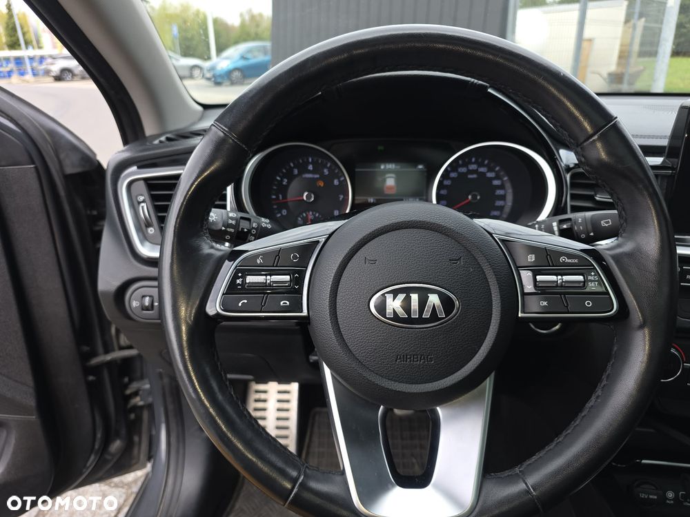 Kia Ceed - 10