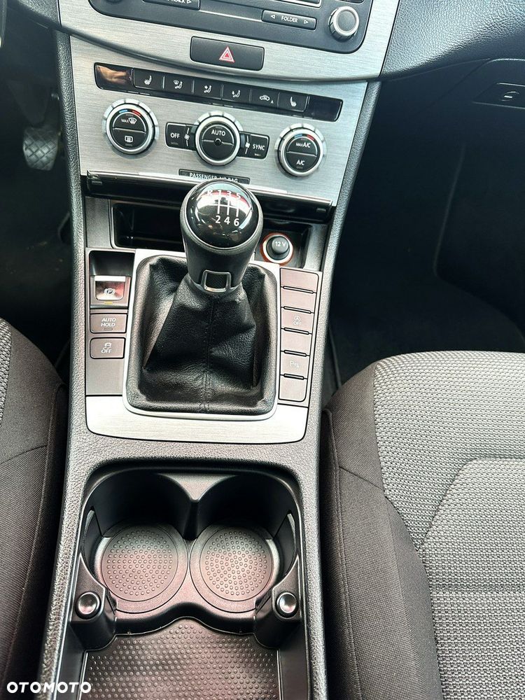 Volkswagen Passat Variant 2.0 Blue TDI SCR Comfortline - 23
