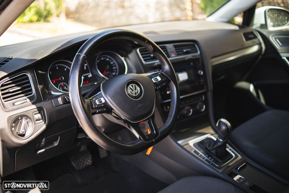 VW Golf 1.6 TDI Highline DSG - 9