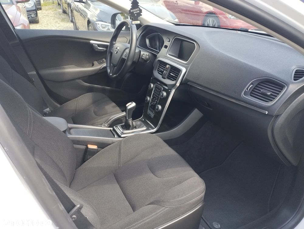 Volvo V40 T2 Momentum - 9