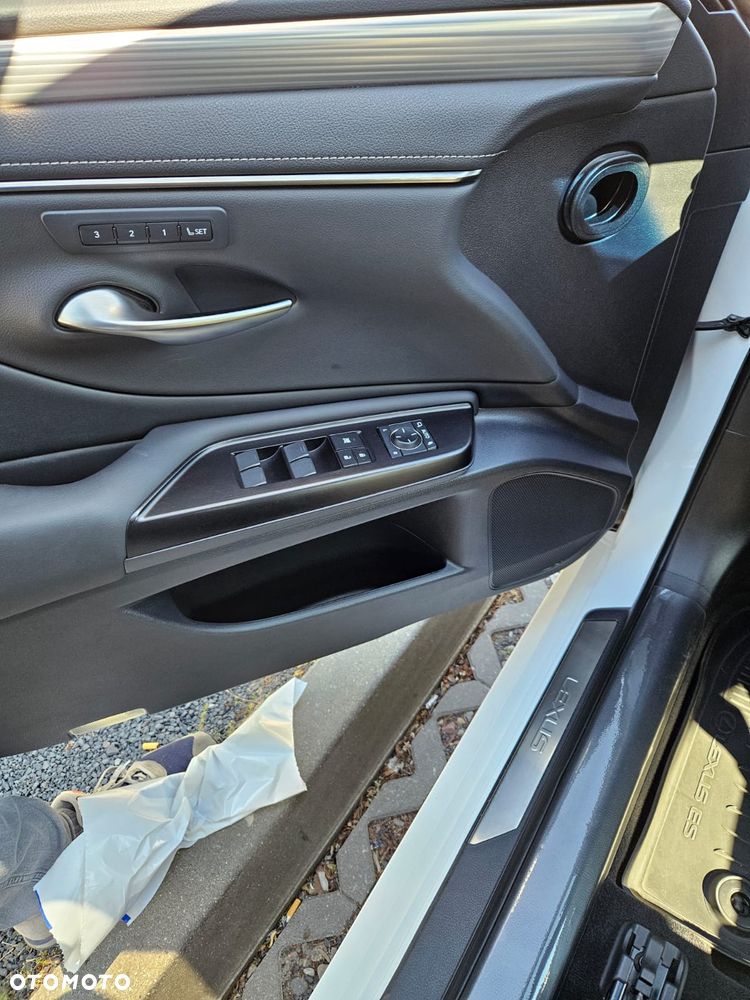 Lexus ES 300h F Sport - 13