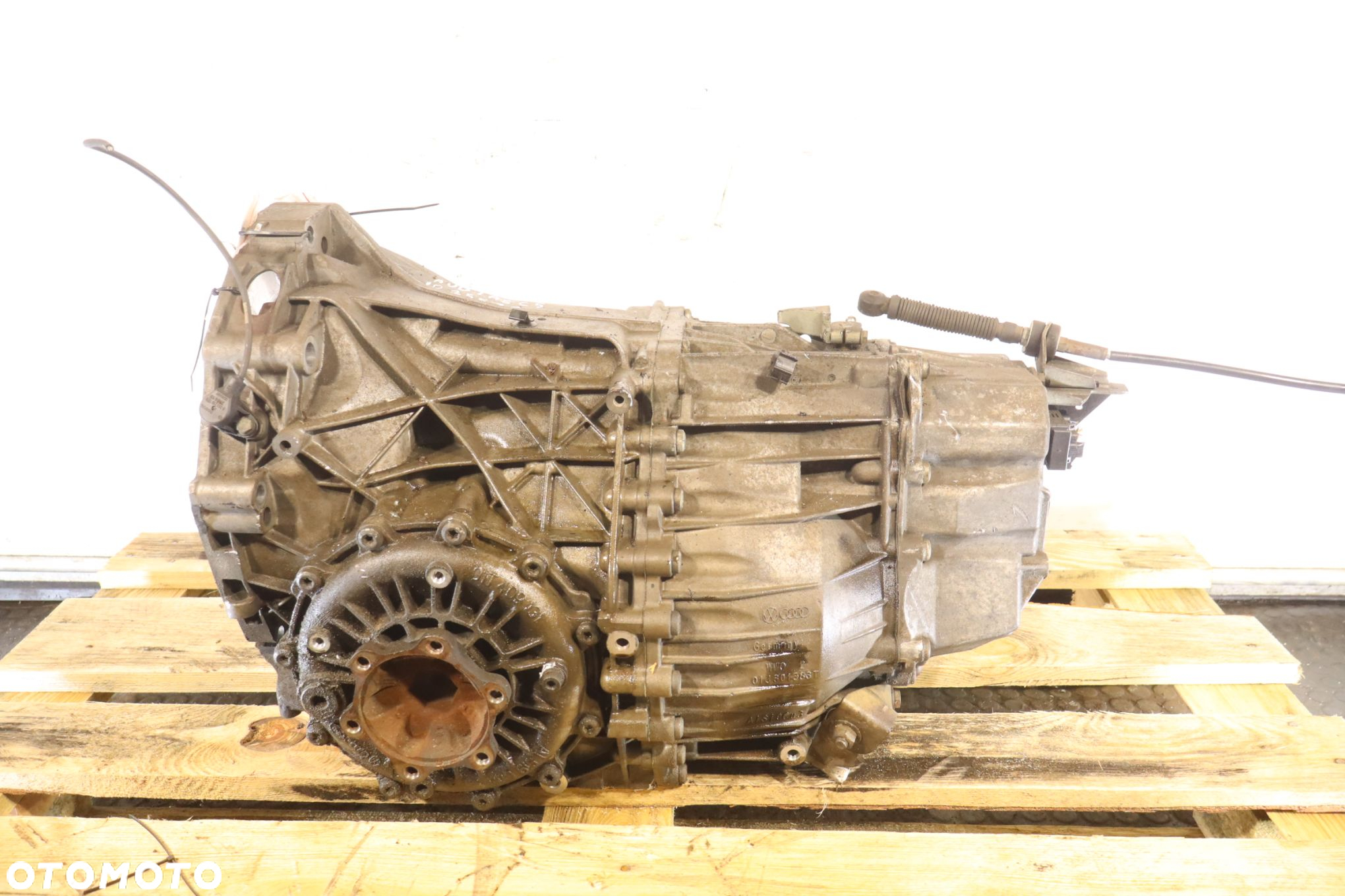 SKRZYNIA BIEGÓW AUTOMAT  AUDI A6 C5 2.4 - 4