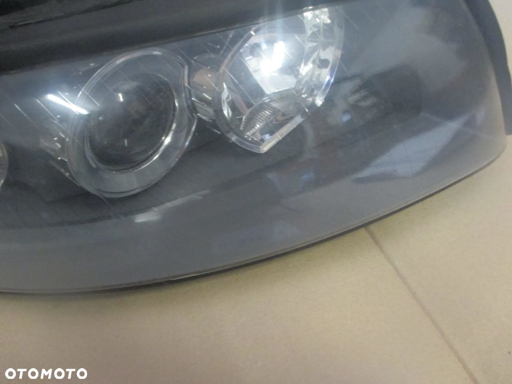 lampa prawa Audia A4 B6 XENON  Valeo Europa 8E0941004 - 2