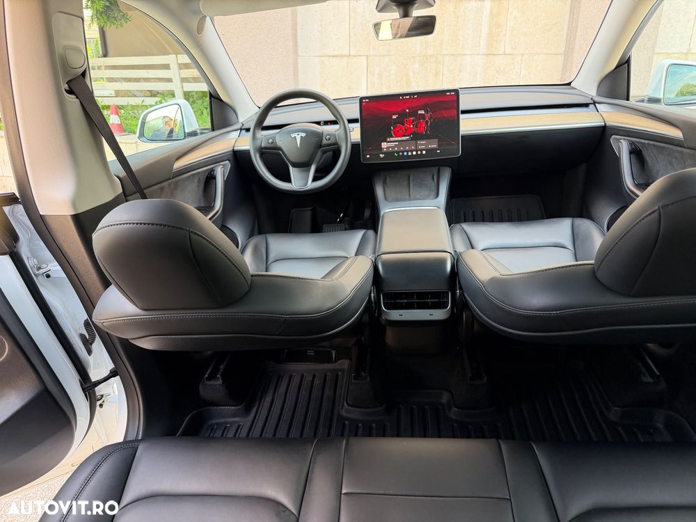 Tesla Model Y Long Range Dual Motor AWD - 12