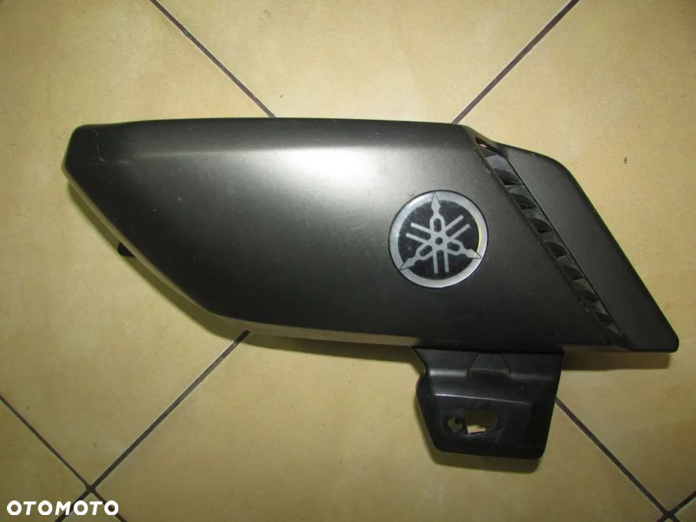 Yamaha MT 125 14-19 owiewka boczek prawy wlot - 1