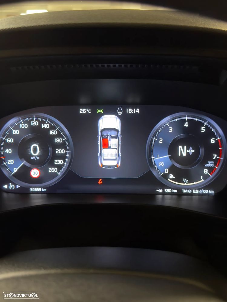 Volvo XC 40 1.5 T3 Momentum Plus - 24