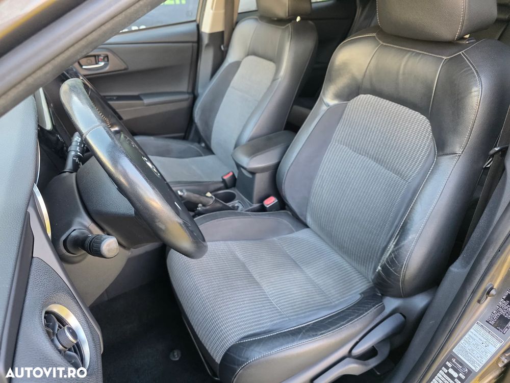 Toyota Auris 1.8 L VVT-i TS Hybrid Sol+ - 9