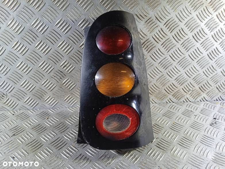 LAMPA PRAWA TYLNA SMART FORFOUR - 1