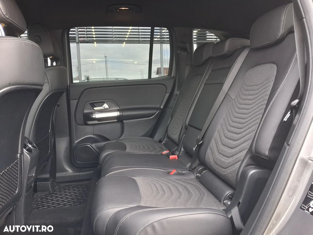 Mercedes-Benz GLB - 11