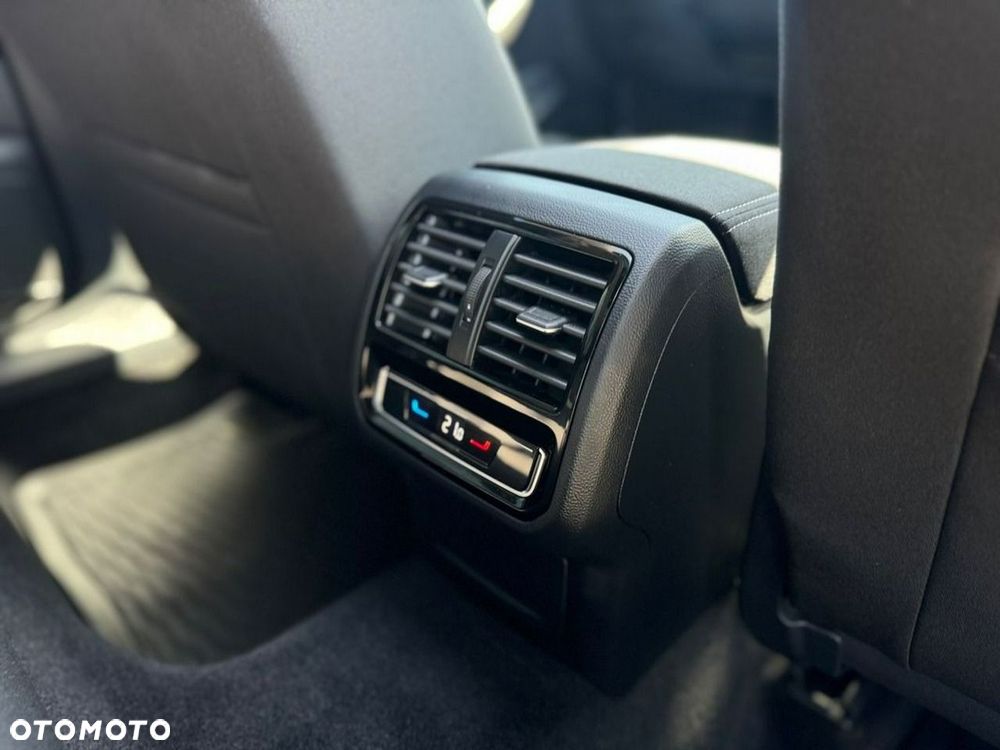 Volkswagen Passat - 33