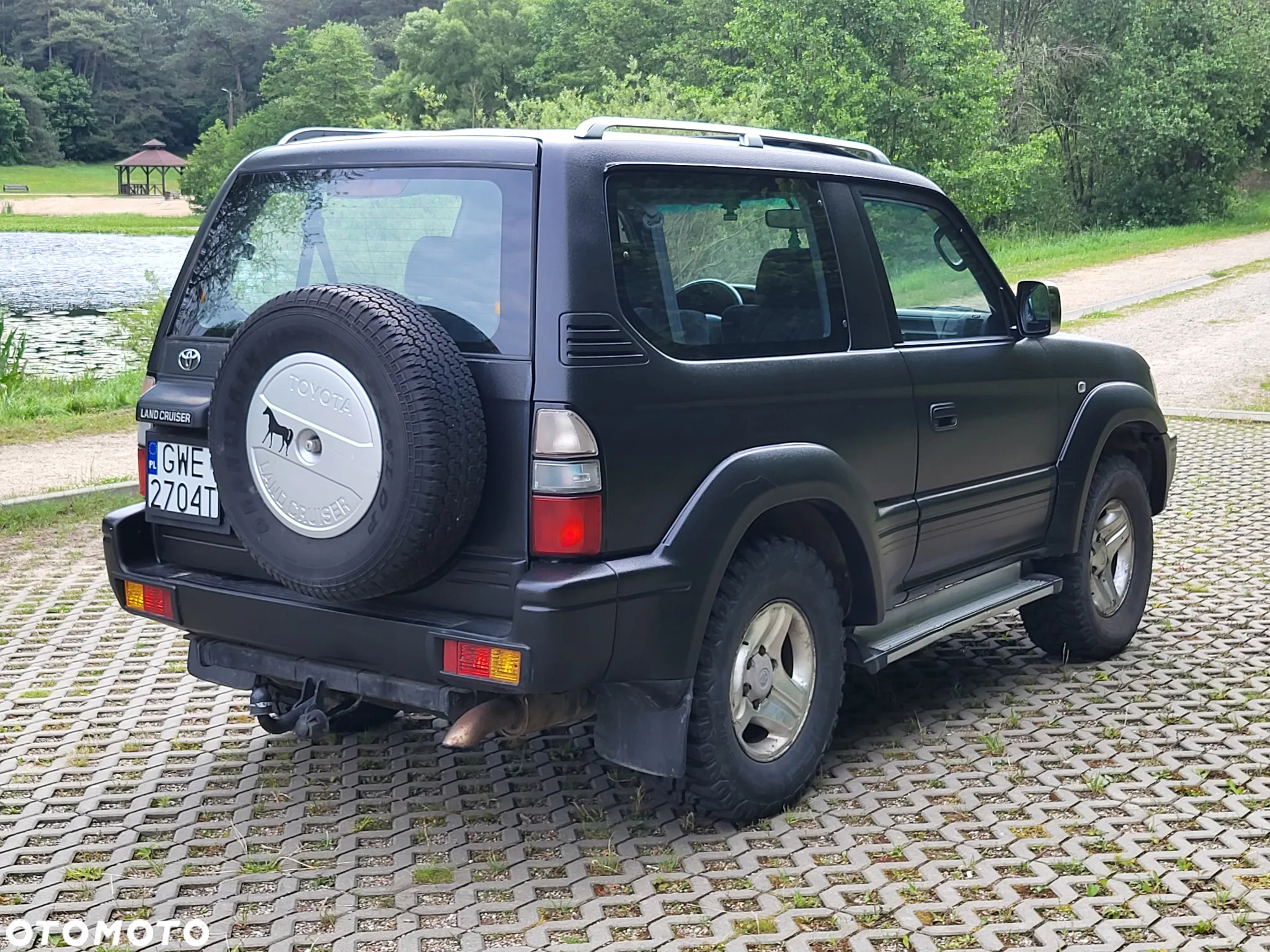 Toyota Land Cruiser - 4