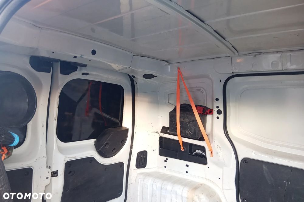 Fiat Fiorino Kombi Adventure - 10