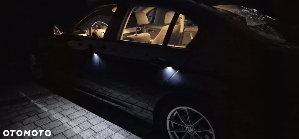 BMW Seria 3 318i - 23