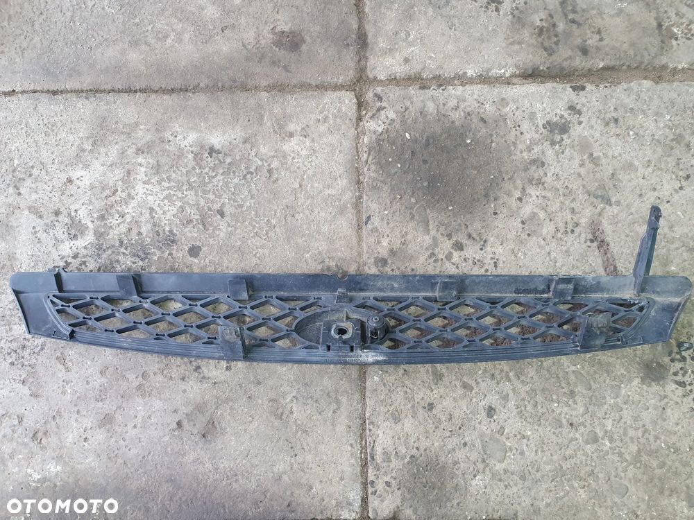 FORD FOCUS I MK1 GRILL PRZEDNIA ATRAPA PRZÓD EMBLEMAT 2M51-8200-AGW - 8