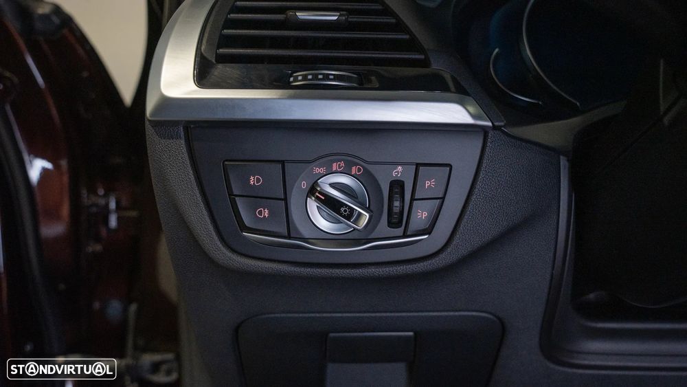 BMW X3 20 d xDrive Line Luxury - 23