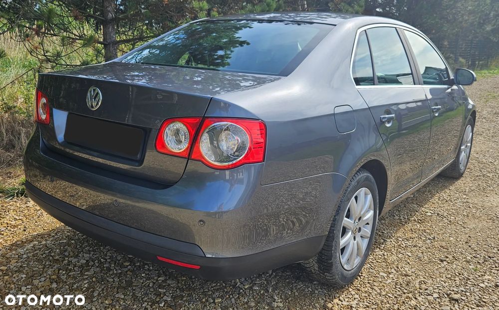 Volkswagen Jetta 2.0 TDI Comfortline - 4