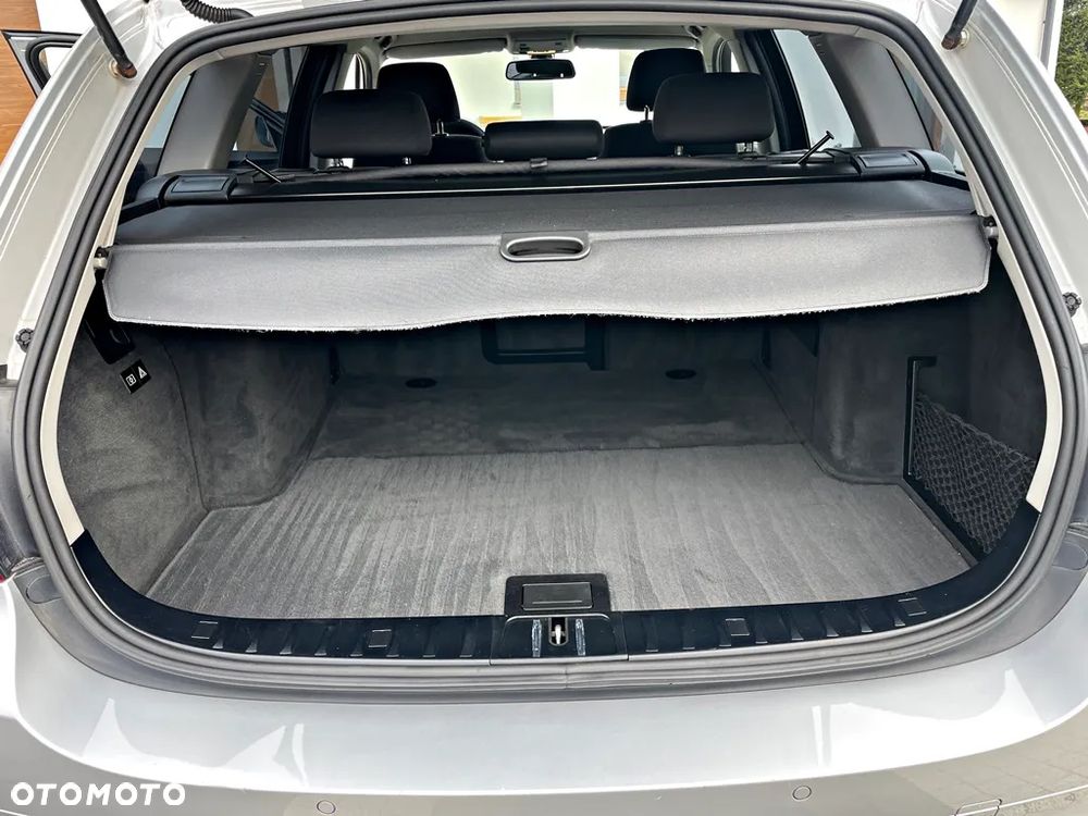 BMW Seria 3 318d DPF Touring Edition Exclusive - 30