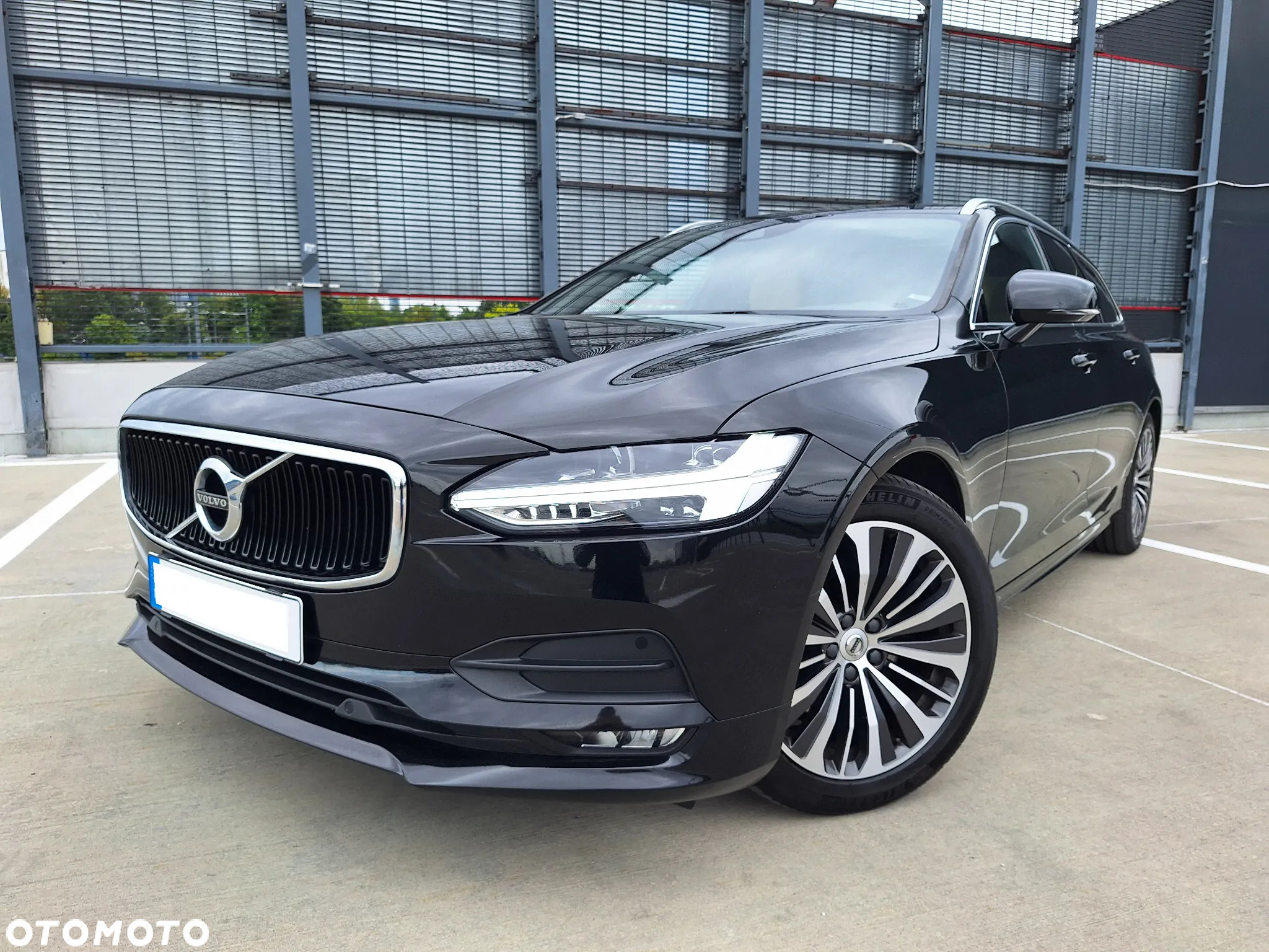 Volvo V90 D4 Momentum Pro - 3