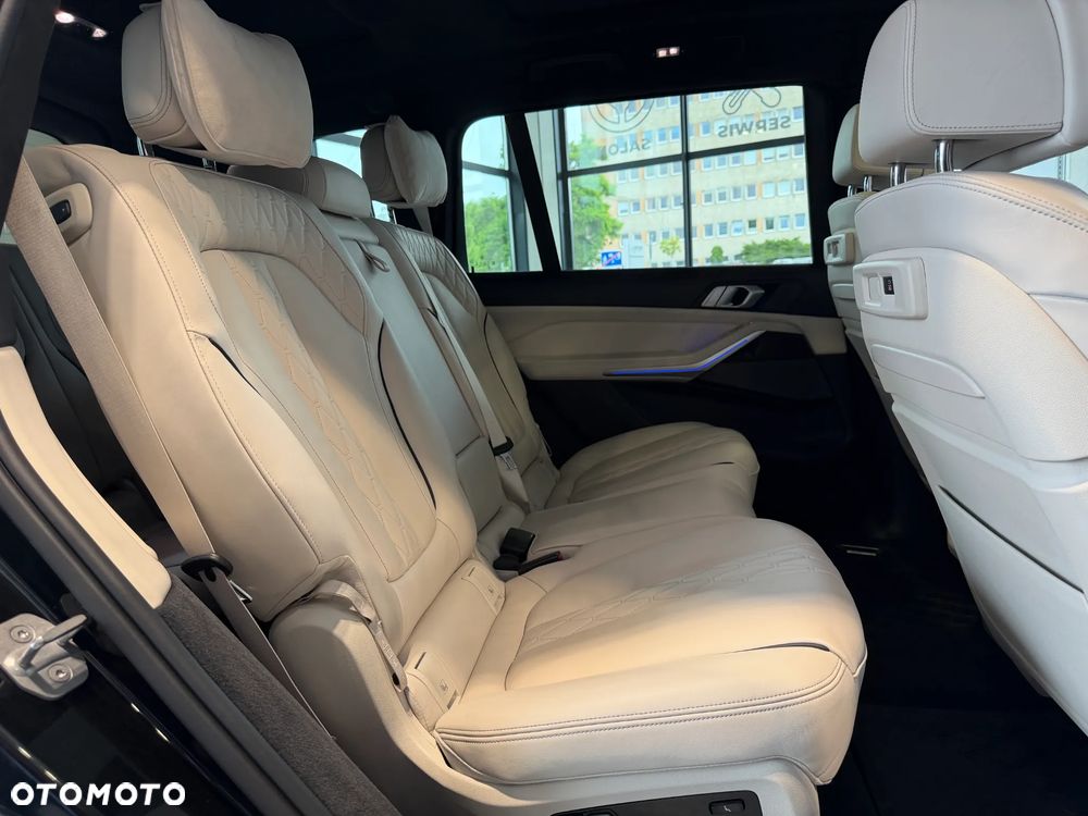 BMW X7 - 27