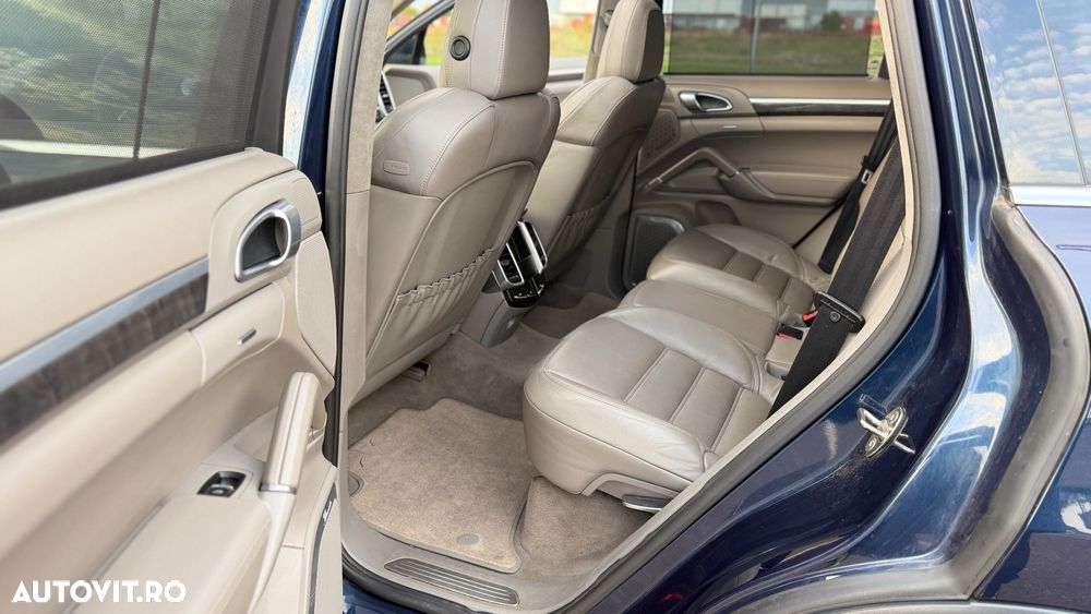 Porsche Cayenne 3.0 L V6 - 10