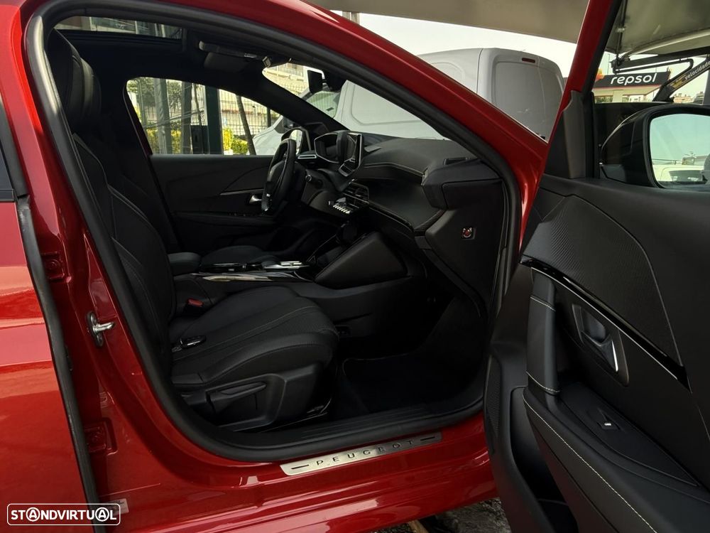 Peugeot e-208 GT - 42