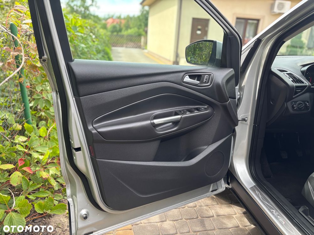 Ford Kuga 2.0 TDCi 2x4 Titanium - 12