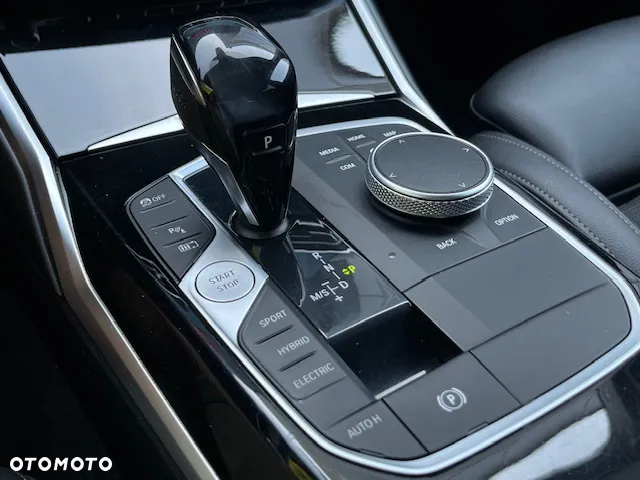 BMW Seria 3 330e xDrive M Sport sport - 24