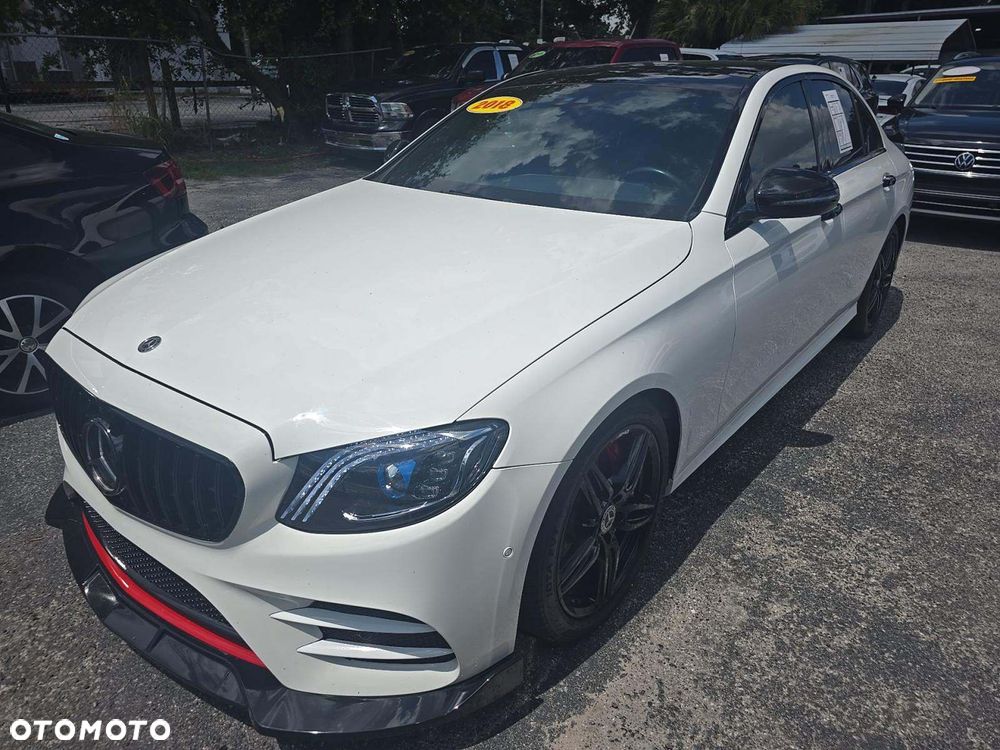 Mercedes-Benz Klasa E 300 9G-TRONIC AMG Line - 1