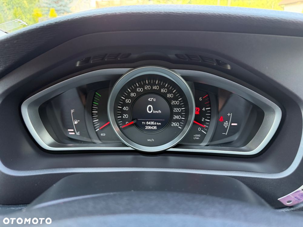 Volvo V40 D3 Momentum - 8