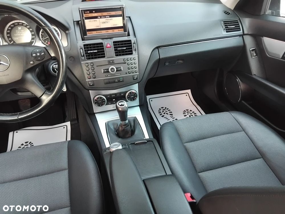 Mercedes-Benz Klasa C 200 CGI BlueEFFICIENCY Avantgarde - 31