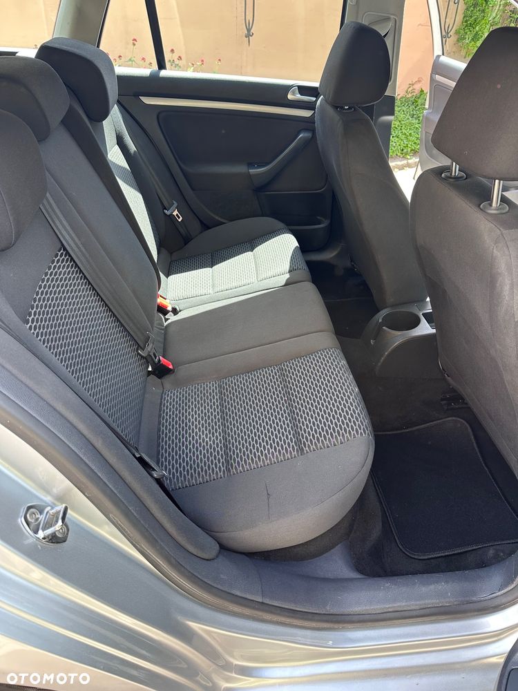 Volkswagen Golf - 22