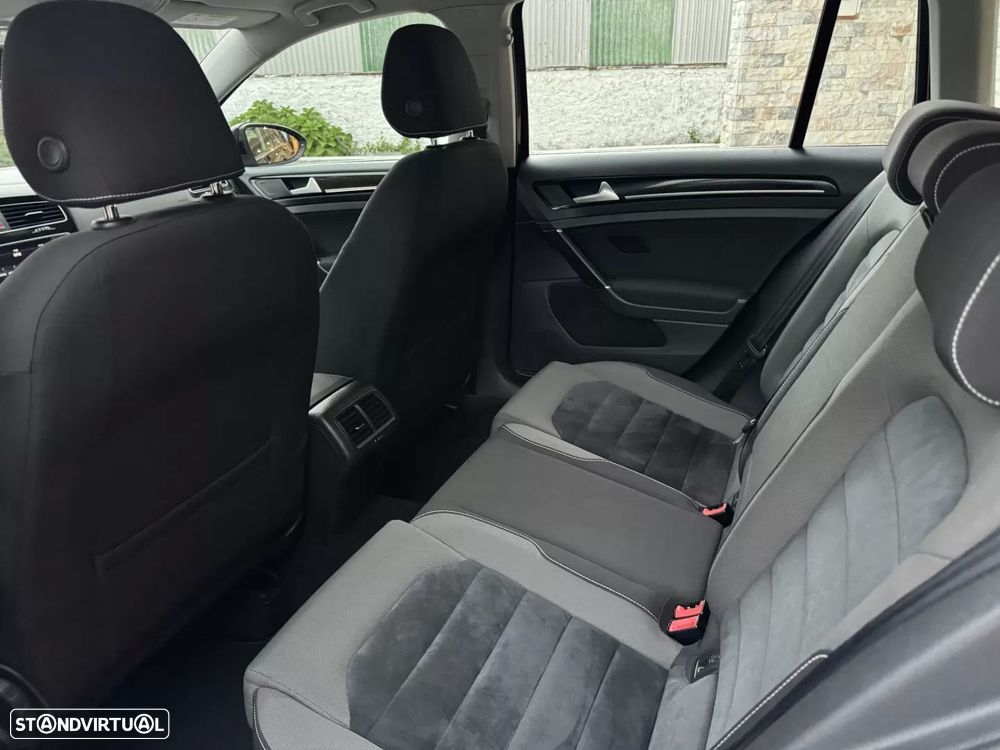 VW Golf Variant 1.6 TDi Highline DSG - 16