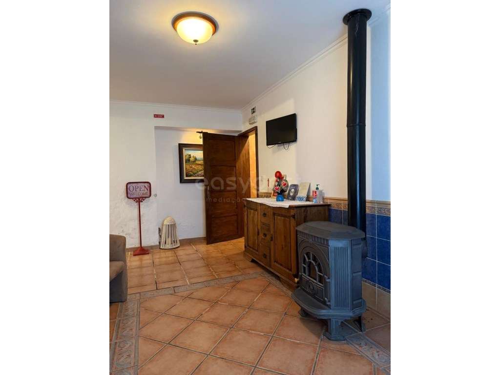 Casa T7 situada na aldeia de Monforte da Beira, a poucos minutos da... - Grande imagem: 4/23