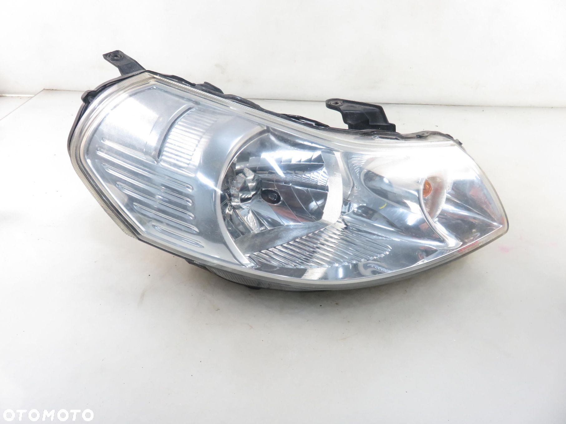 LAMPA PRAWA PRZEDNIA SUZUKI SX4 - 1