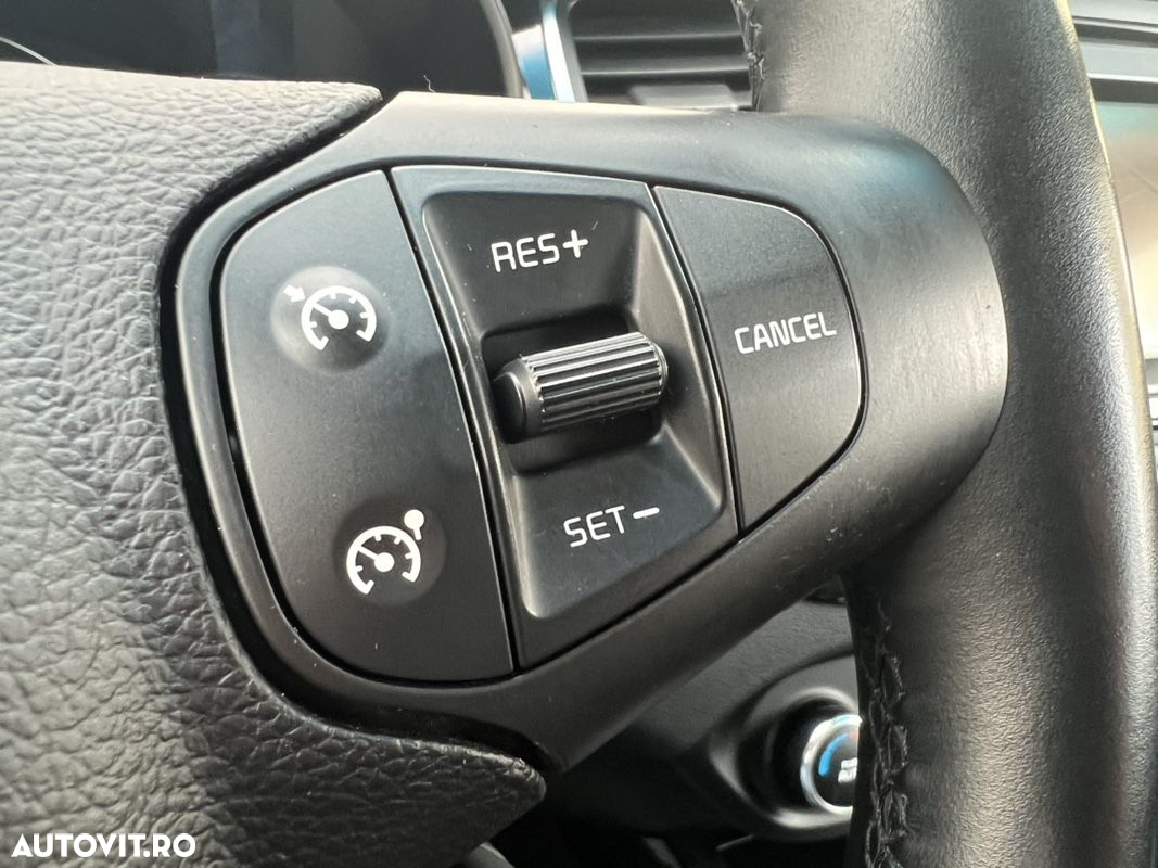 Kia Carens - 22