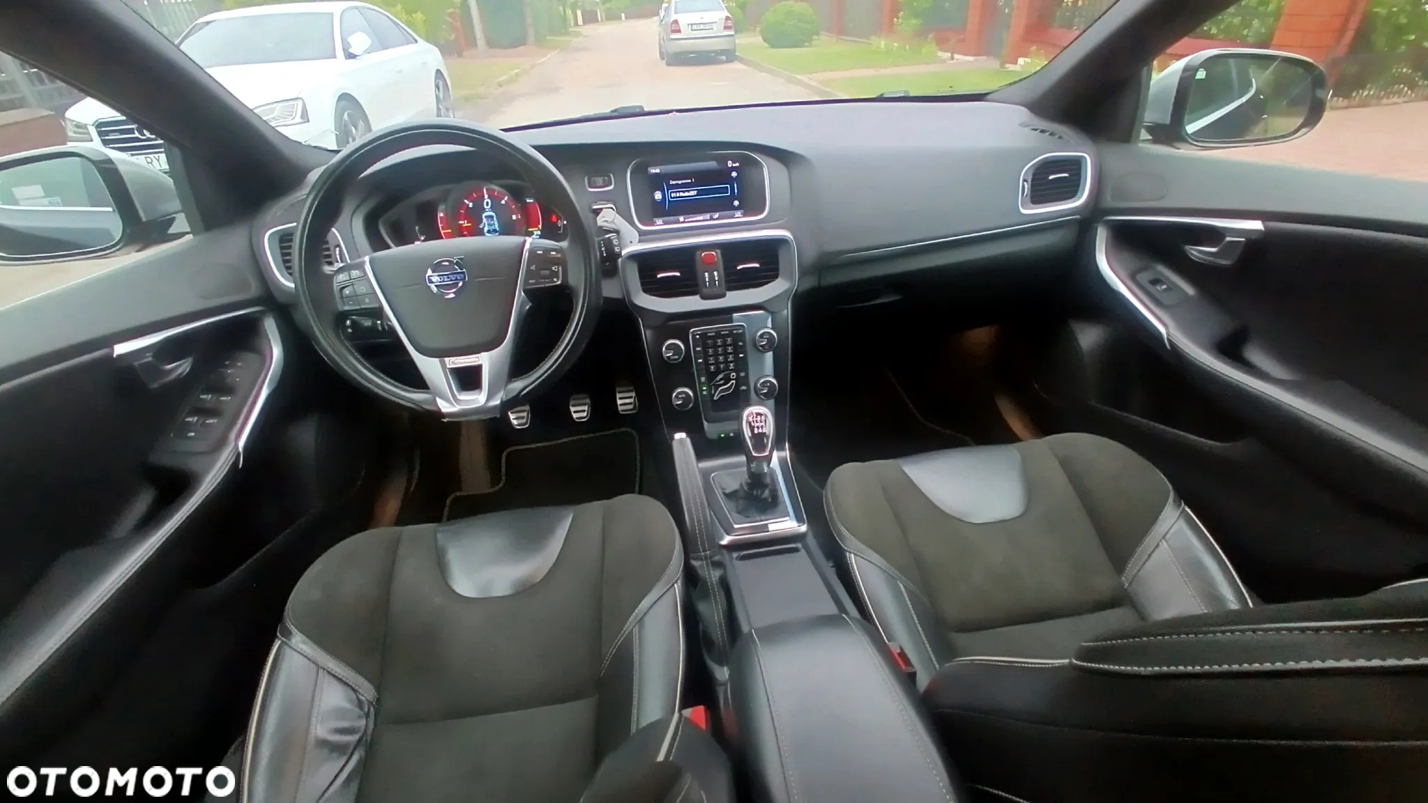 Volvo V40 D2 R-Design - 5