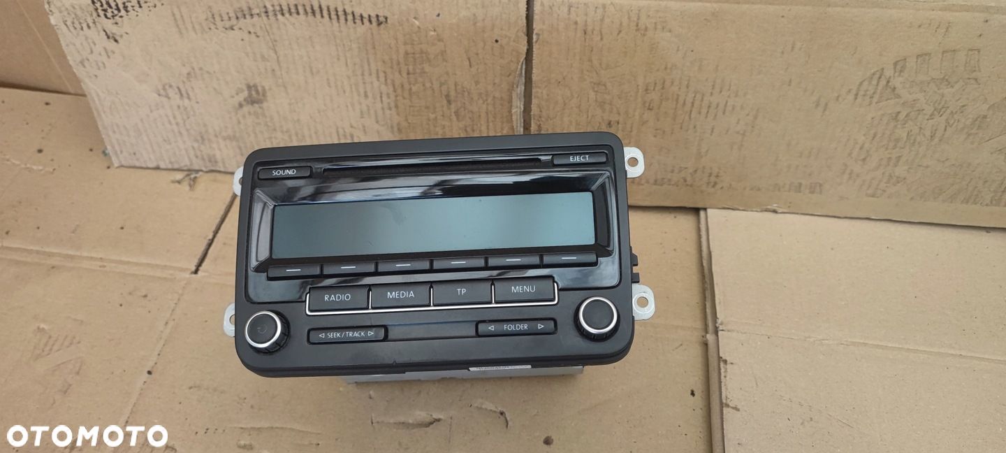 VW CADDY III LIFT 10-15r. RADIO FABRYCZNE CD  KOD - 1