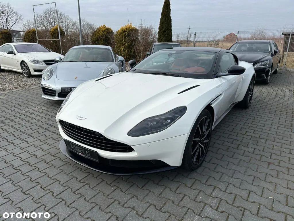Aston Martin DB11 V8 Coupe - 1