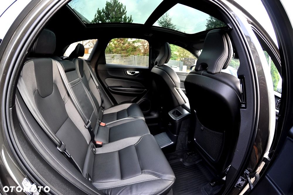 Volvo XC 60 T6 AWD Recharge Geartronic RDesign - 29