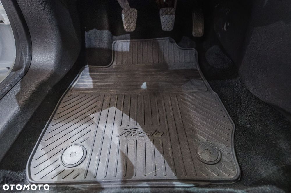 Ford Fiesta - 37