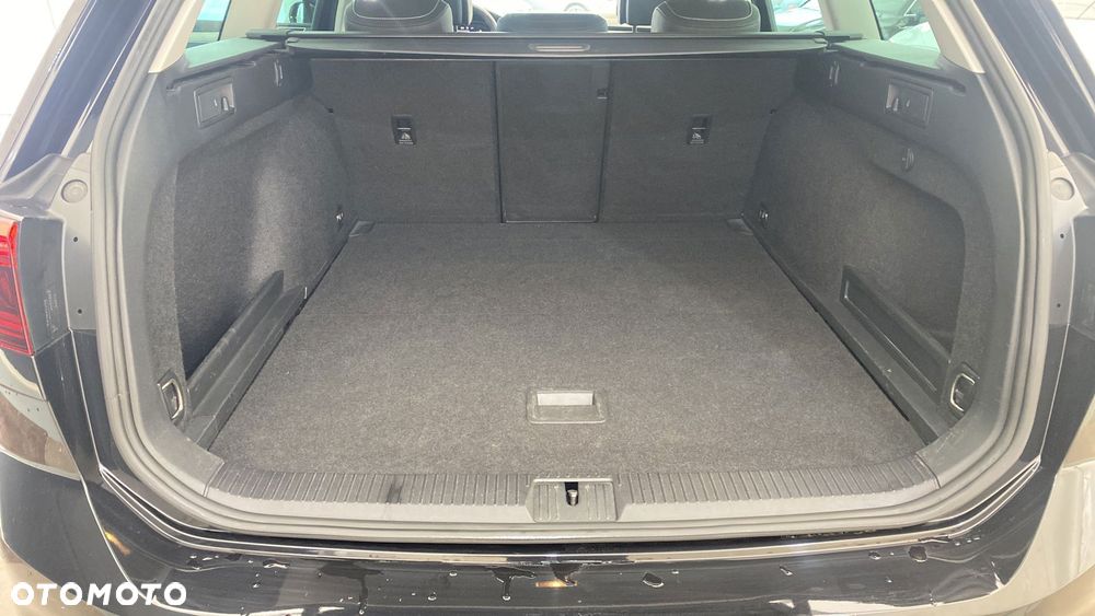Volkswagen Passat - 11