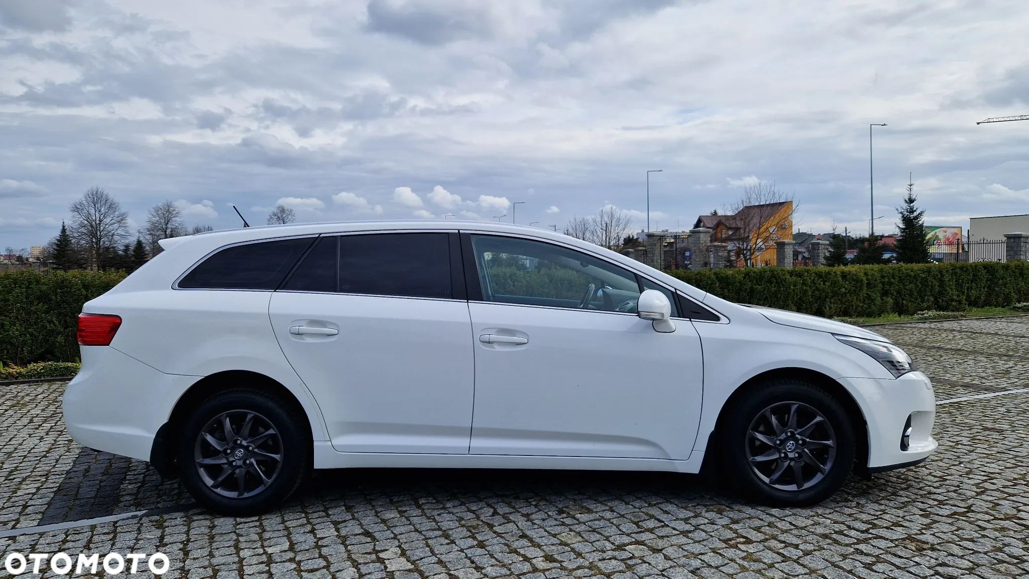 Toyota Avensis 2.0 D-4D Premium - 14