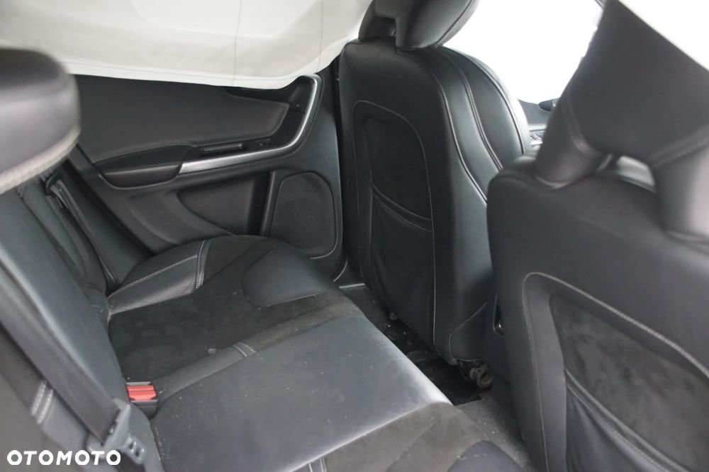 Auto na części - Volvo V60 I R-Design Lift 2.0 D4 190 KM D4204T14 TG-81SC 612 2018R Silnik Skrzynia Drzwi Błotnik Klapa Lampa Lusterko Klamka Szyba Deska Kokpit Sterownik Moduł Czujnik Licznik Wyświetlacz Panel Kierownica - 16